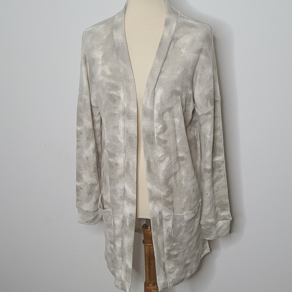 NWT Cardigan sweater with pockets camo  L soft